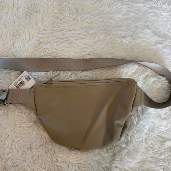 Lululemon Athletica City Adventurer Belt Bag in Trench - Picture 2 of 6
